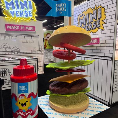 VidCon burger booth custom trade show prop